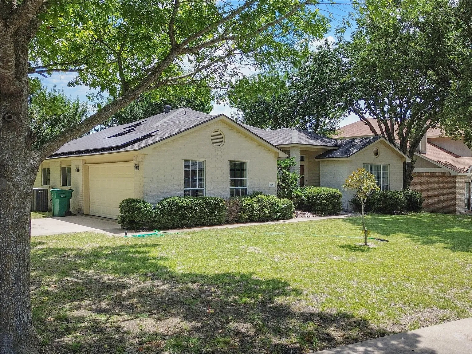 4 bed, 2281 sqft, $2,000 — Photo 2
