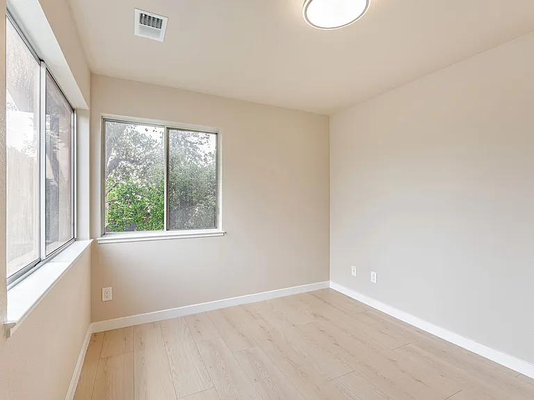 19723 Redwood Rd — Photo 22