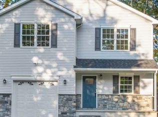 15 Papakating Rd, Hopatcong, NJ 07843