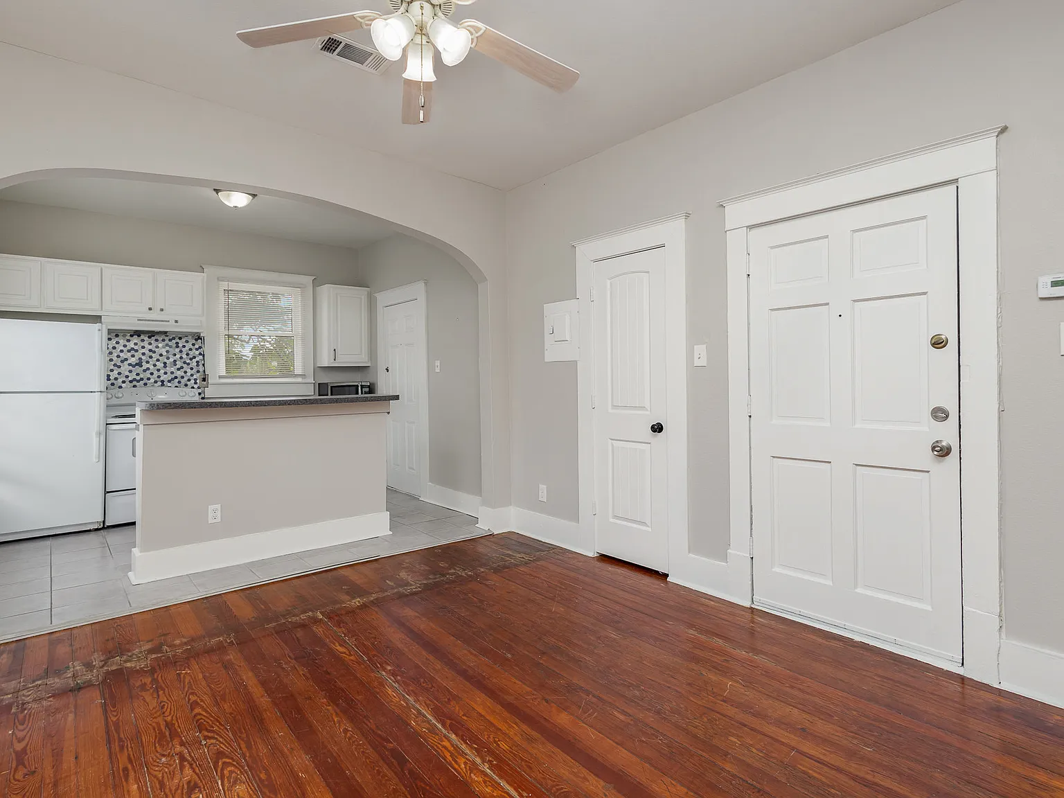 1230 Kings Hwy — Photo 3