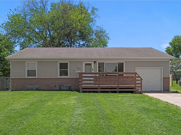 17207 E Swope Ln, Independence, MO 64056