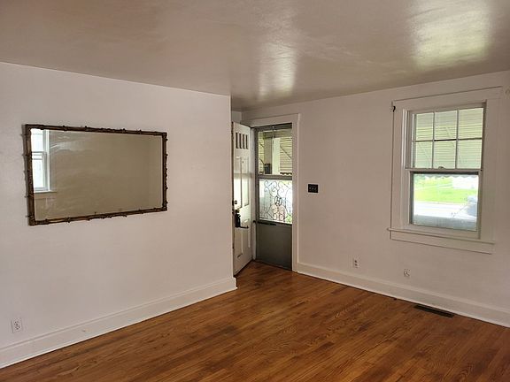 4th image of 2602 Ballentine Blvd