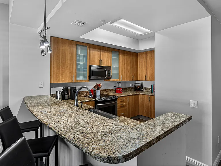 2633 NE 14th Ave #111 — Photo 7
