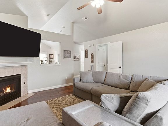 3rd image of 674 Olivia Ln