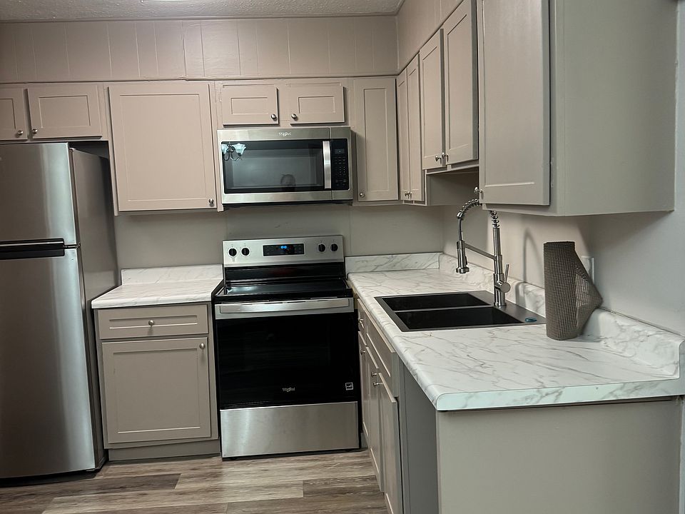 2nd image of 320 Magnolia St #14B