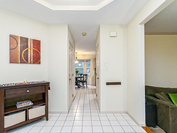 4th image of 868 Bryn Mawr Dr