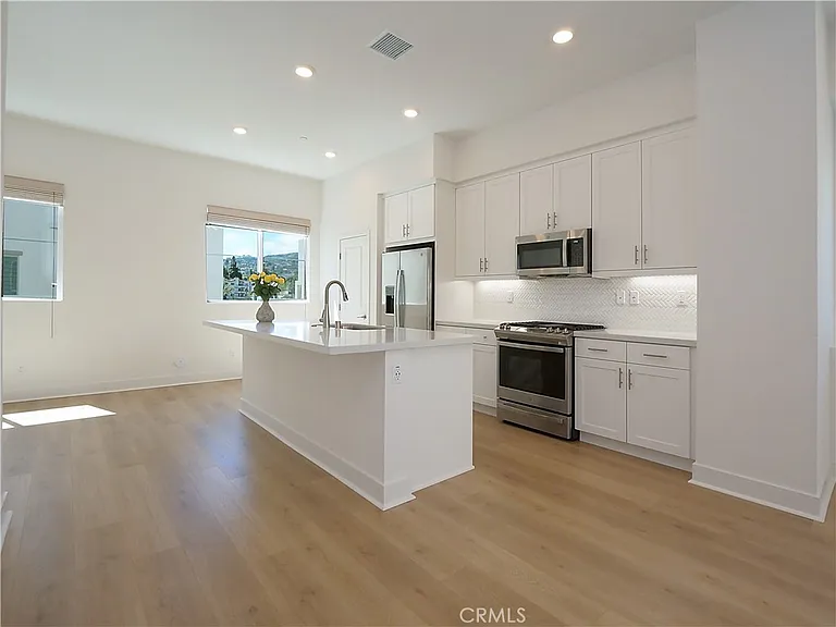1645 W Hornet Dr — Photo 5