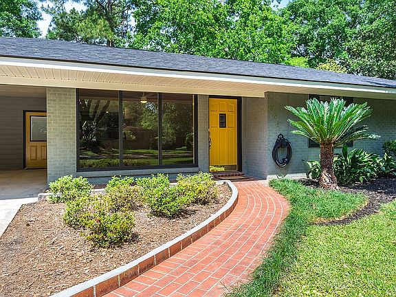 Has carport entry door