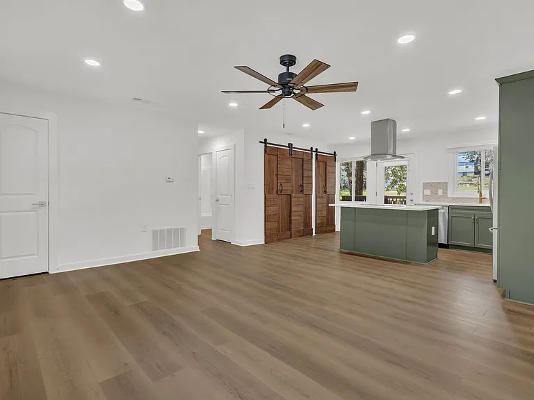 1148 Lookout Ave NW — Photo 5