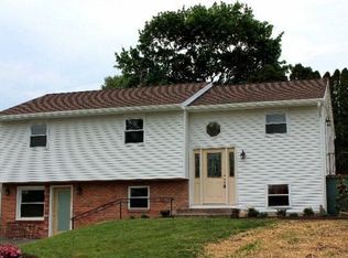 42 Deerfield Dr, Pottsville, PA 17901