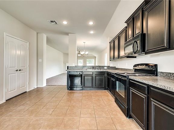 5th image of 1711 Katrina Ln