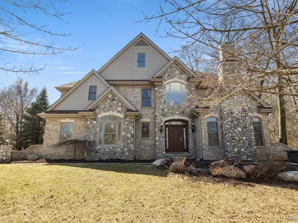 6307 Wildwood Ln, West Bloomfield, MI 48324