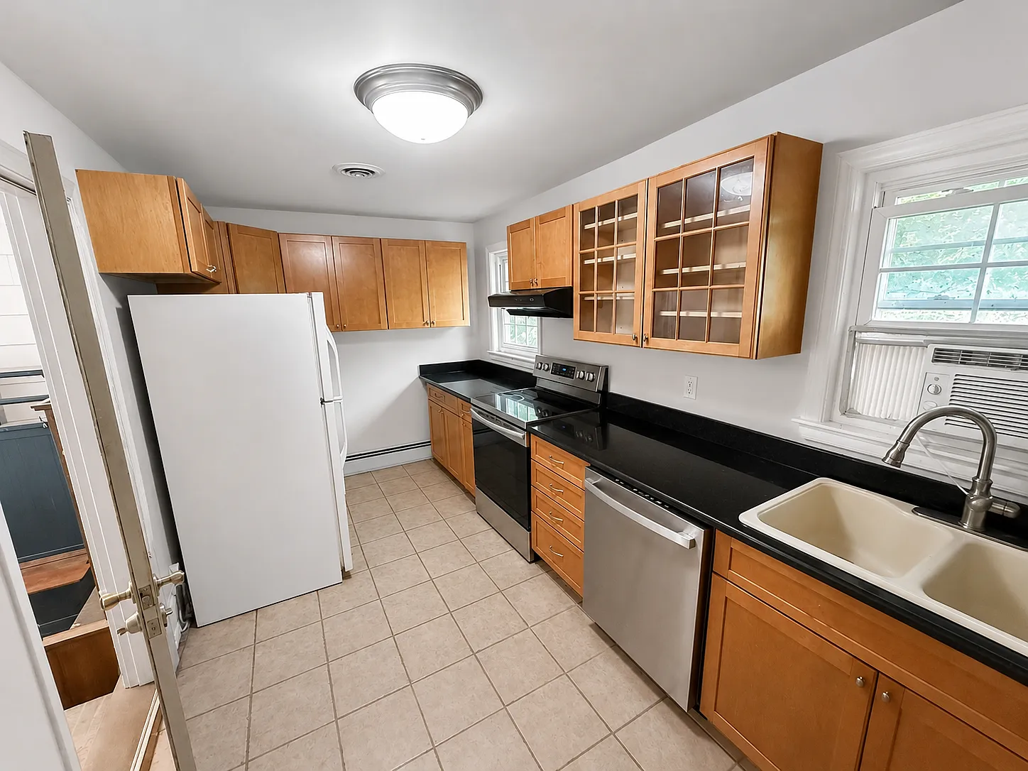 4 bed, 1664 sqft, $4,750 — Photo 2