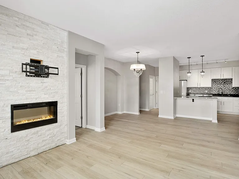 500 E Grant St — Photo 17