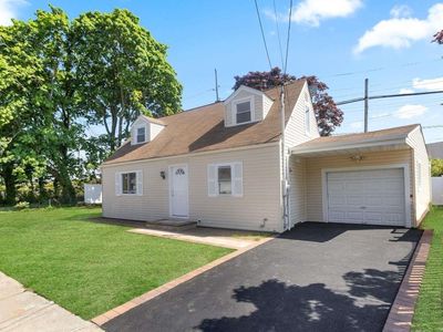 3 Lawnside Drive, Hicksville, NY, 11801