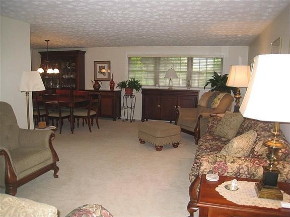 5th image of 744 Hyde Park Dr