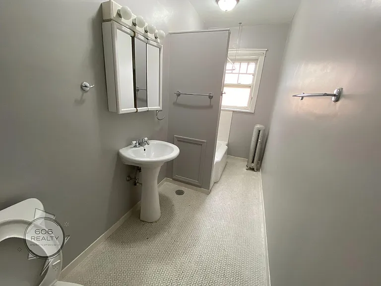 Large Vintage Ravenswood Apts! Special Offer! — Photo 5
