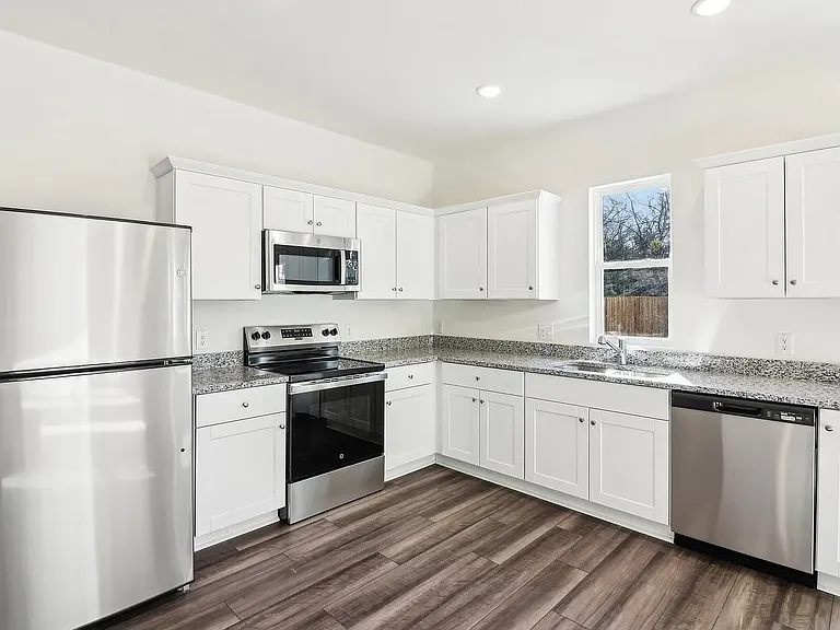 2105 Prairie Ln — Photo 3