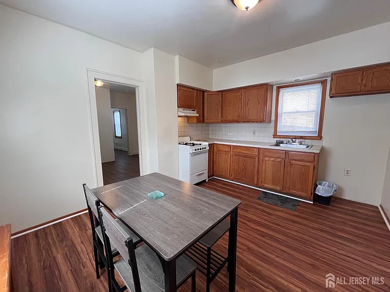 578 Main St — Photo 5