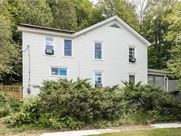 42 North St, Morrisville, NY 13408