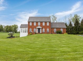 140 Waters Edge Dr, Hebron, OH 43025