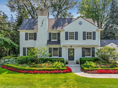 51 Lochmoor Blvd, Grosse Pointe Shores, MI, 48236