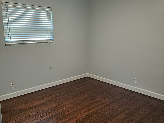 5th image of 1911 E Petunia St