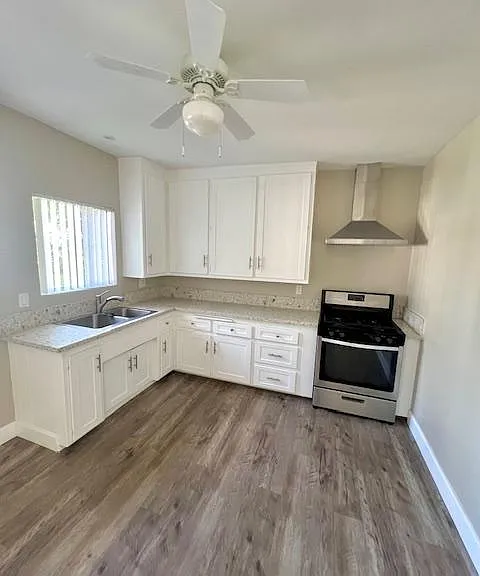 25206 Loytan St #E — Photo 7