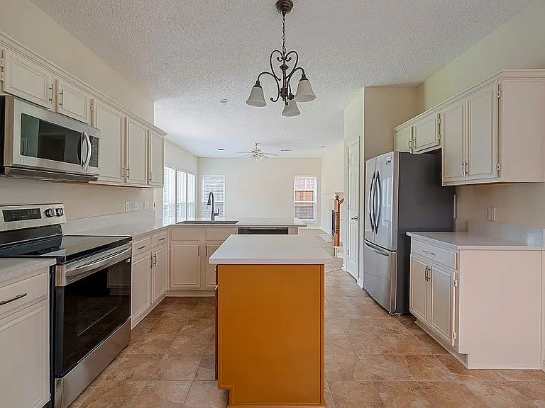 842 Cheshire Dr — Photo 8