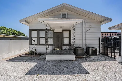2319 W Aileen St Photo 1