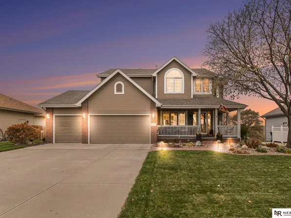 2117 Savannah Dr, Papillion, NE 68133