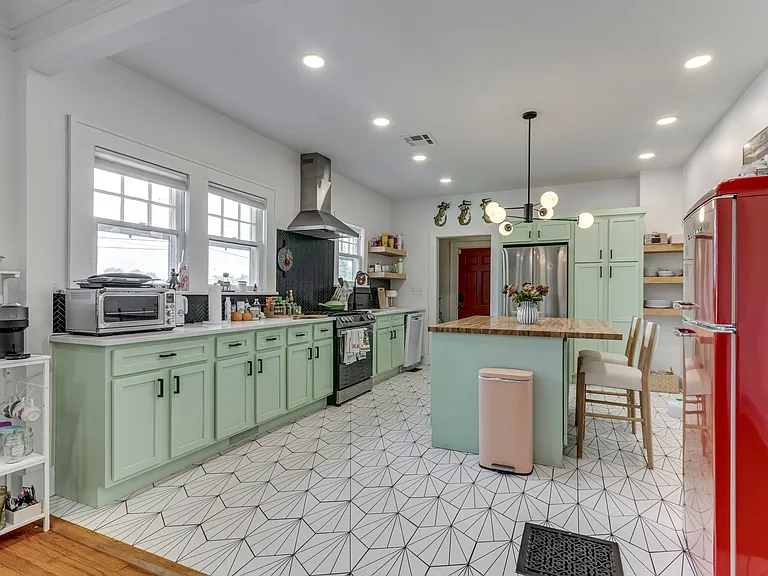 1025 NW 34th St — Photo 15