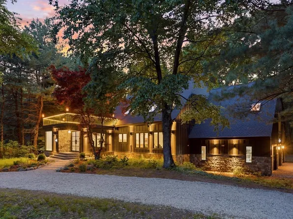 366 River Rd, Carlisle, MA 01741