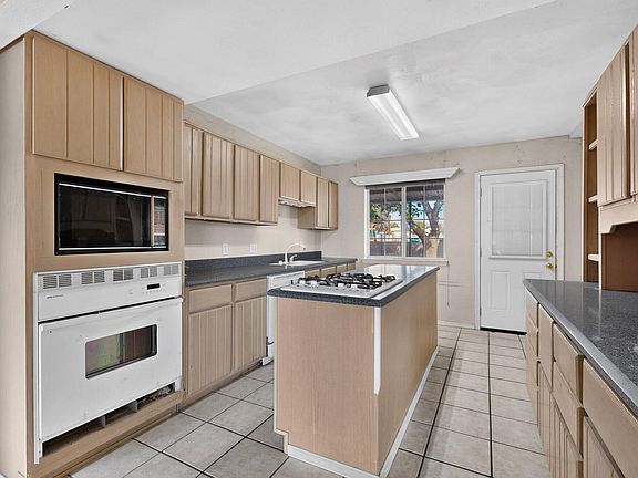 3rd image of 1439 Loma Hermosa Ct NW