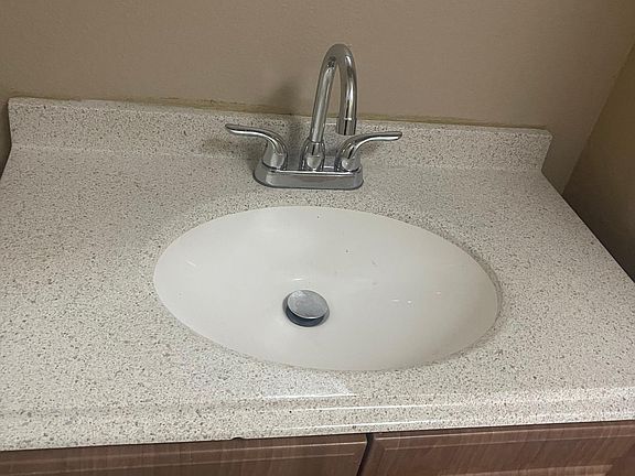 4th image of 2800 Williamsburg Dr