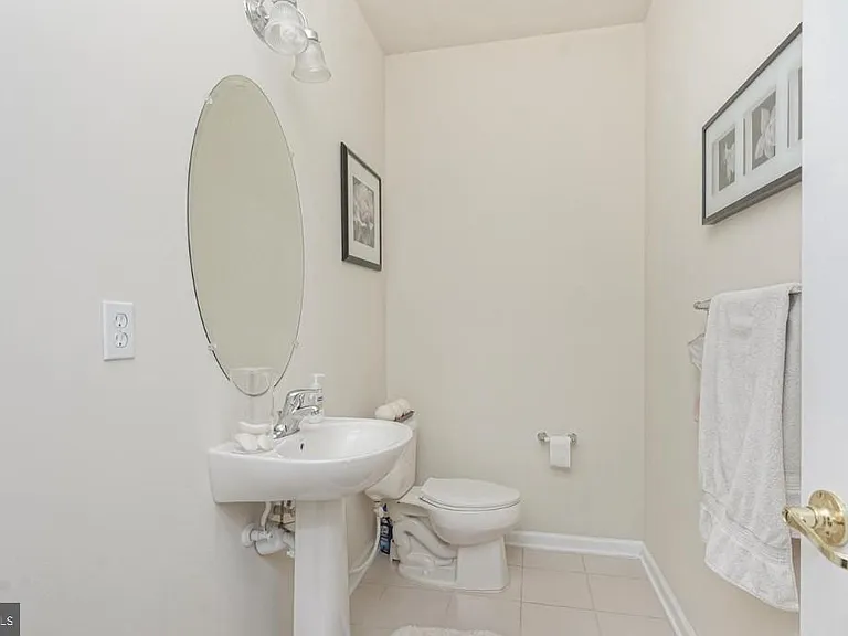 4204 Lexington Ct — Photo 24