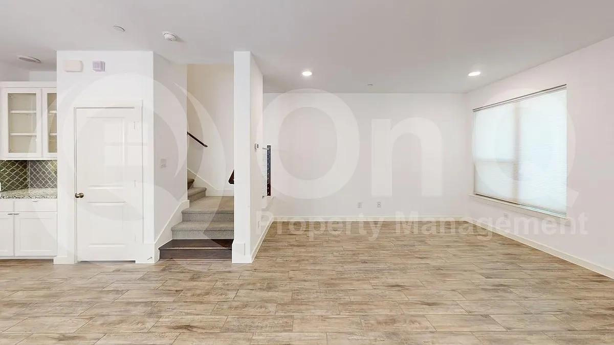 3 bed, 2.5 bath, 1915 sqft, $2,895 — Photo 4