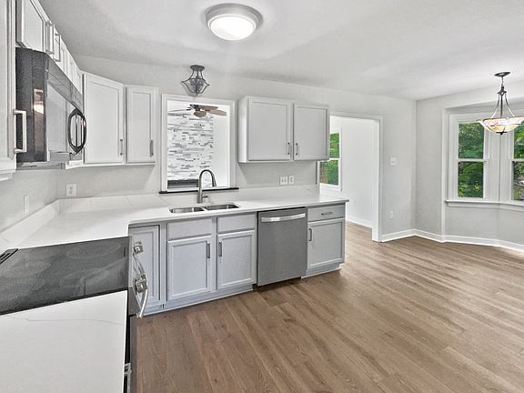 3rd image of 8520 Lyndale Dr
