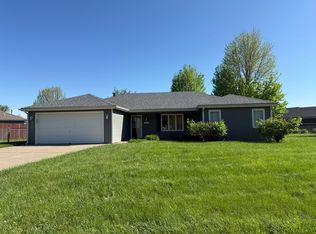 3916 Fox Ridge Dr, Manhattan, KS 66502