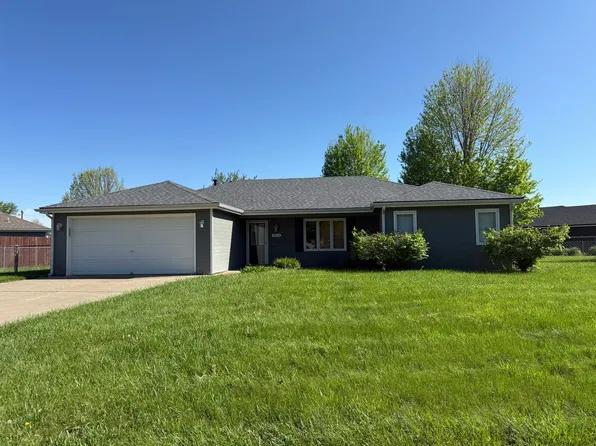 3916 Fox Ridge Dr, Manhattan, KS 66502