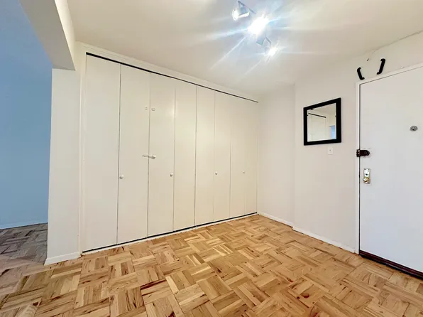 1577 East 17th Street image 5 of 22