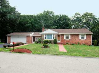18 Linfield Dr, Lincoln, RI 02865