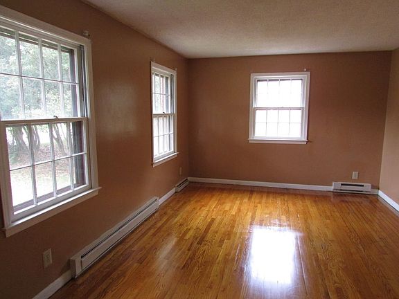 2nd image of 1516 Woodridge Ave