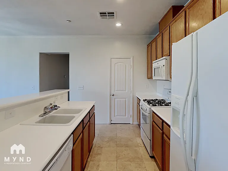 495 Westminster Hall Ave #103 — Photo 15