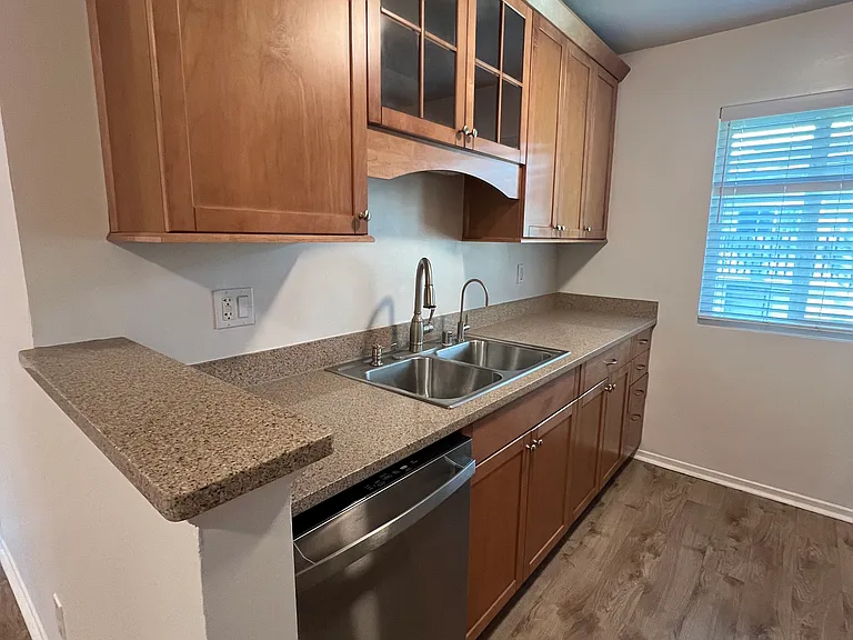 1676 Maple Ave #27 — Photo 21