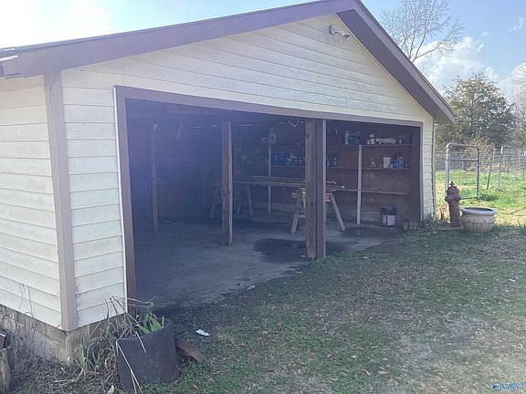 3rd image of 3749 Oak St