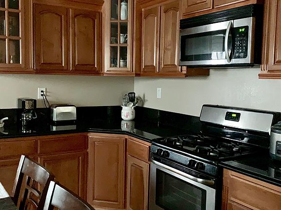 4th image of 446 Lola Ave
