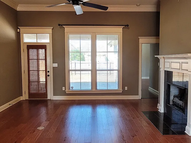 10587 Hill Pointe Ave — Photo 3
