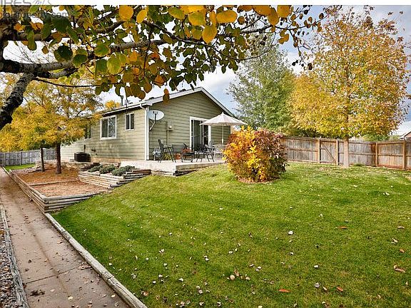 3rd image of 920 Emerald Dr