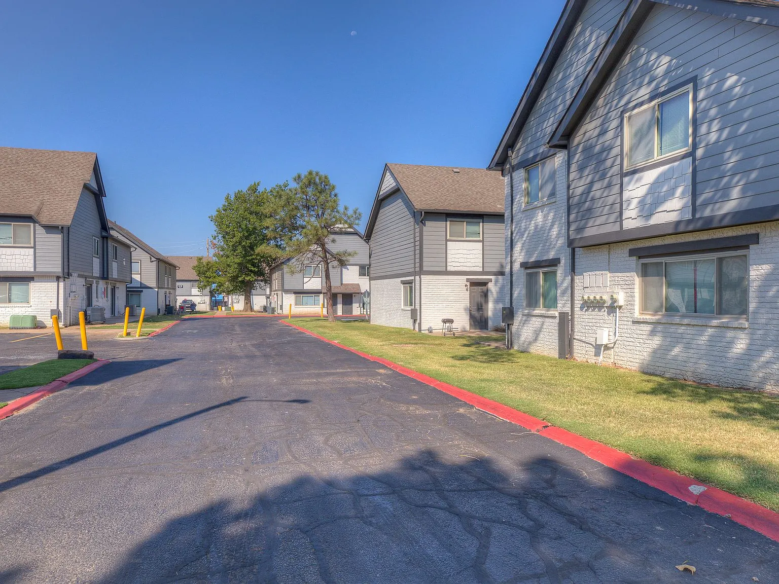 Windsor Village Townhomes — Photo 2